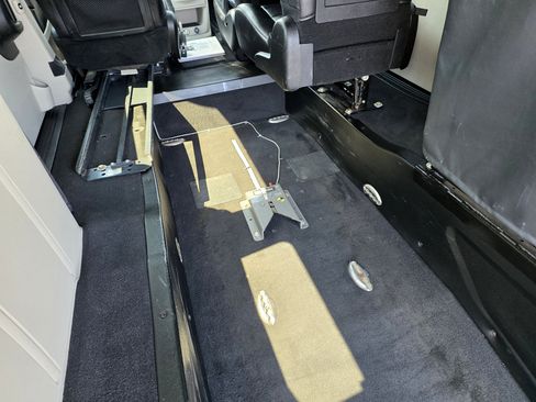 Used 2015 Chrysler Town & Country Touring w/ Driver Convenience Group FWD image 30