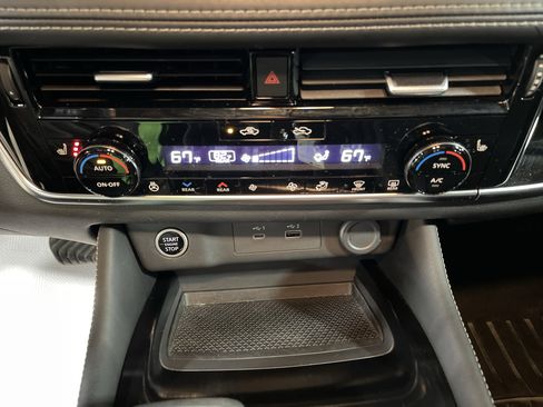 Used 2023 Nissan Rogue SL w/ SL Premium Package image 25