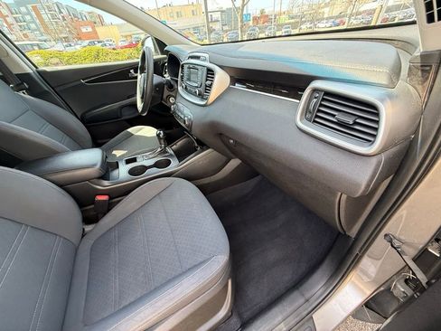 Used 2016 Kia Sorento LX image 42