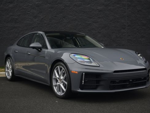 Certified 2026 Porsche Panamera 4 image 9