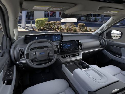 New 2026 Ford Expedition Platinum image 9