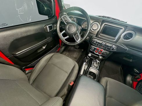 Used 2019 Jeep Wrangler Unlimited Sahara image 9