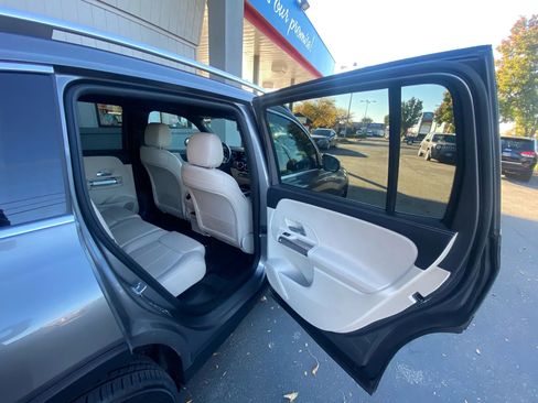 Used 2021 Mercedes-Benz GLB 250 4MATIC image 27
