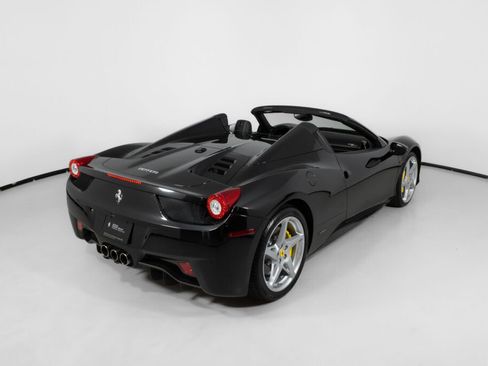 Used 2015 Ferrari 458 Spider RWD image 18