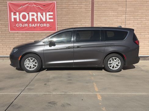 Used 2020 Chrysler Voyager LX FWD image 2