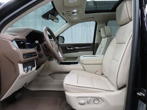 Used 2024 GMC Yukon XL Denali image 9
