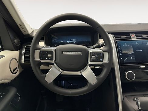 New 2026 Land Rover Discovery S image 12