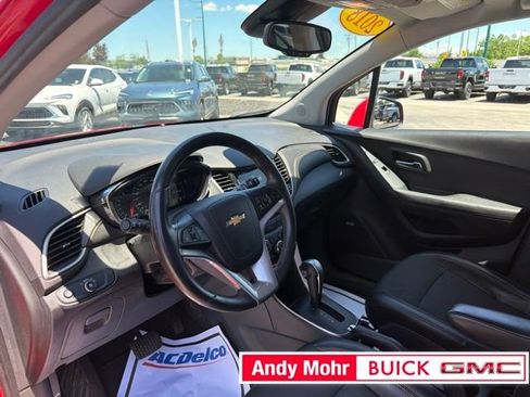 Used 2018 Chevrolet Trax LT w/ Sun & Sound Package FWD image 14