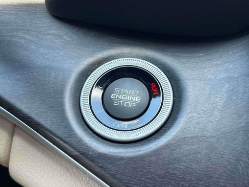 Used 2023 Jeep Grand Cherokee Limited AWD/4WD image 17
