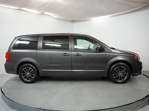 Used 2015 Dodge Grand Caravan SE image 5