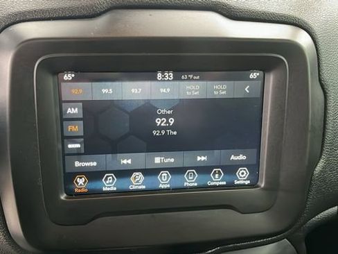 Used 2020 Jeep Renegade Altitude FWD image 11