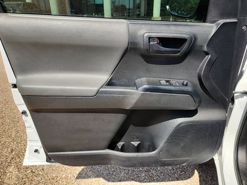 Used 2022 Toyota Tacoma SR RWD image 12