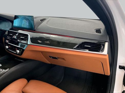 Used 2020 BMW 530i w/ Premium Package RWD image 16
