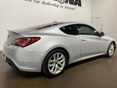 Used 2015 Hyundai Genesis 3.8 image 3