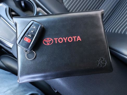 Used 2018 Toyota Camry SE w/ Convenience Package image 28