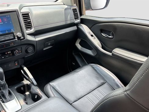 Used 2023 Nissan Frontier SV w/ SV Premium Package RWD image 24