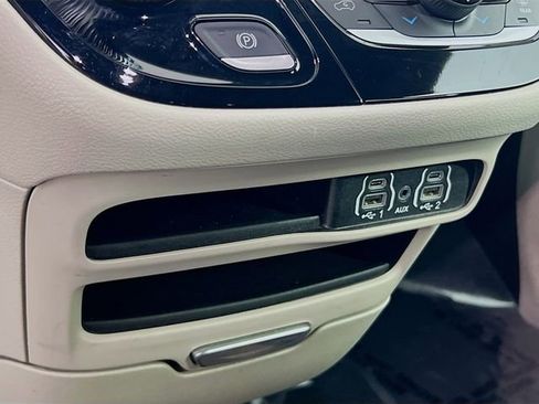 Used 2023 Chrysler Voyager LX FWD image 16