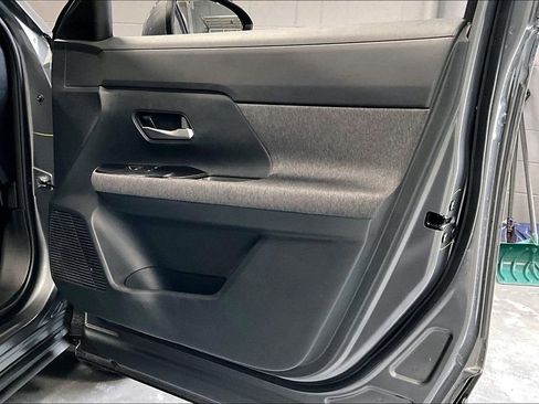 Certified 2025 Nissan Kicks SV image 27