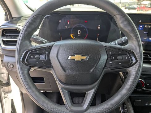 Used 2025 Chevrolet TrailBlazer LT AWD/4WD image 16
