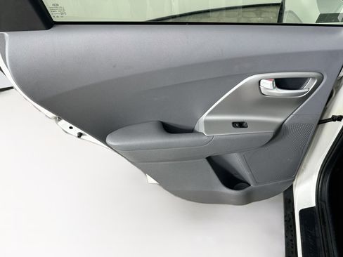 Used 2018 Kia Niro LX FWD image 25