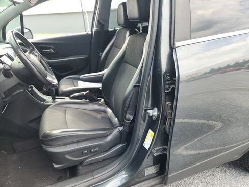 Used 2018 Chevrolet Trax LT w/ LT Convenience Package FWD image 16