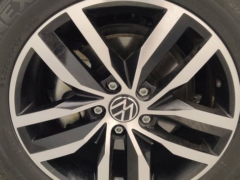 Used 2025 Volkswagen Jetta SE FWD image 31