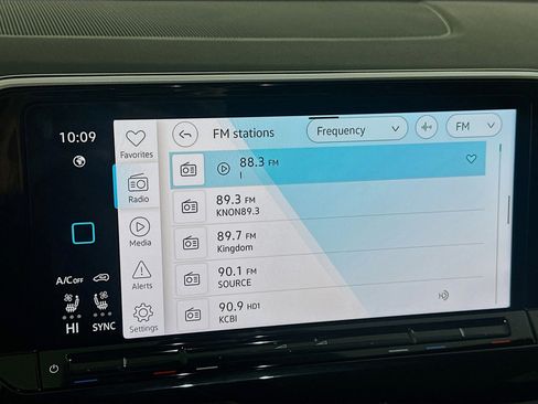 Used 2025 Volkswagen Atlas SE image 19