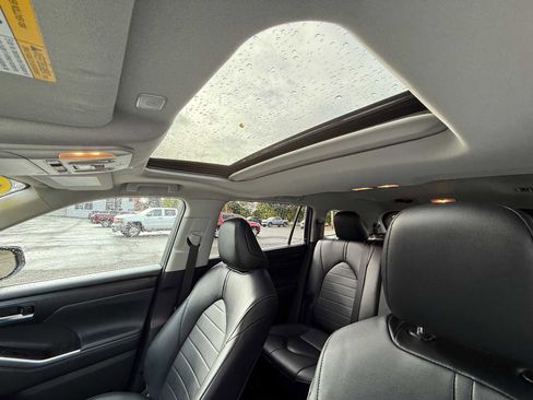 Used 2023 Toyota Highlander XLE image 19