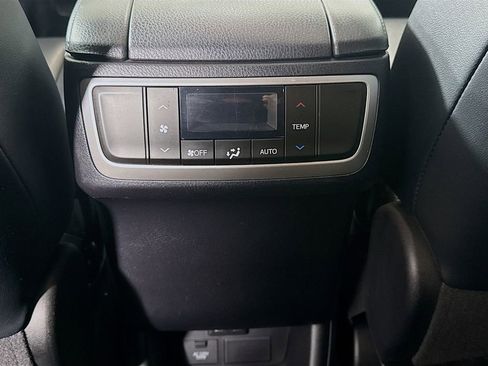 Certified 2018 Toyota Highlander XLE AWD/4WD image 26