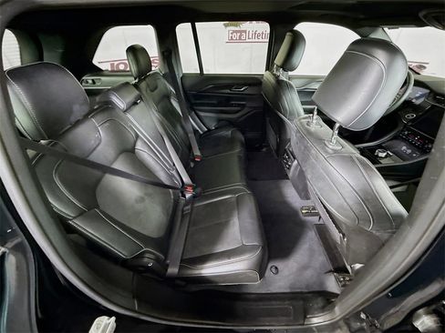 Used 2023 Jeep Grand Cherokee Altitude image 30