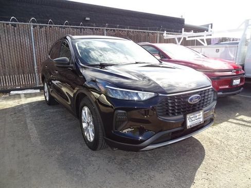 Used 2023 Ford Escape Active w/ Tech Pack #1 FWD image 5