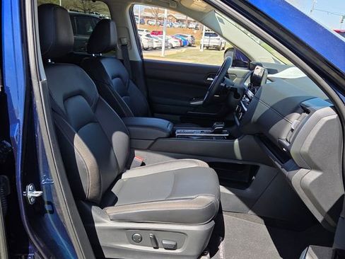 Used 2025 Nissan Pathfinder SL w/ SL Premium Package image 16