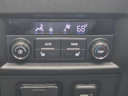Used 2019 Chevrolet Traverse Premier w/ LPO, Blackout Package AWD/4WD image 22