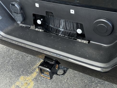 Used 2023 Chevrolet Silverado 1500 Custom image 11