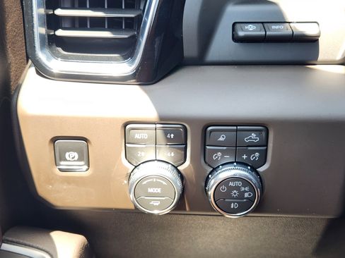 Used 2026 GMC Sierra 2500 Denali w/ Denali Reserve Package AWD/4WD image 22