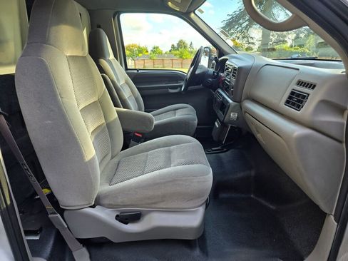 Used 2001 Ford F550 4x4 Regular Cab Super Duty image 18