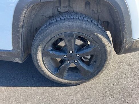 Used 2023 Jeep Grand Cherokee L Laredo image 11