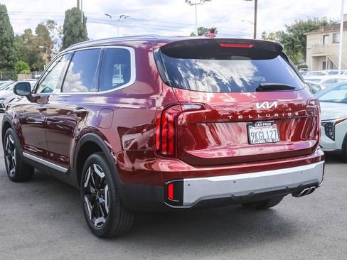 Certified 2024 Kia Telluride S w/ S Sunroof Package FWD image 8
