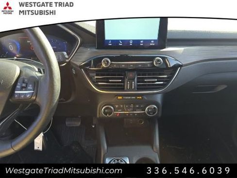 Used 2020 Ford Escape Titanium image 10