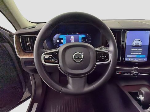 Used 2024 Volvo XC60 B5 Plus AWD/4WD image 11