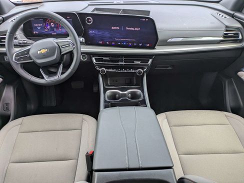 Used 2025 Chevrolet Traverse LT FWD image 18