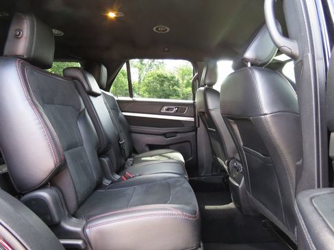 Used 2019 Ford Explorer XLT w/ Equipment Group 202A AWD/4WD image 16