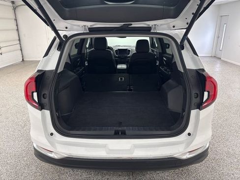 Used 2024 GMC Terrain SLT image 28