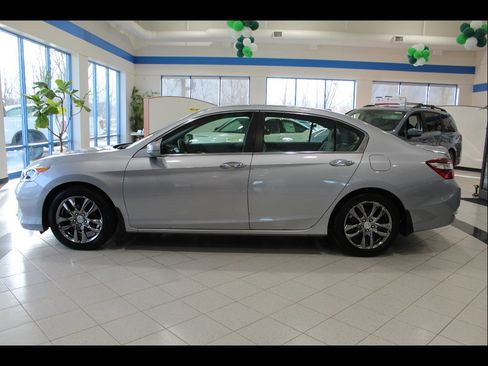 Used 2016 Honda Accord EX image 8