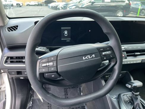 Used 2025 Kia K4 FWD image 22