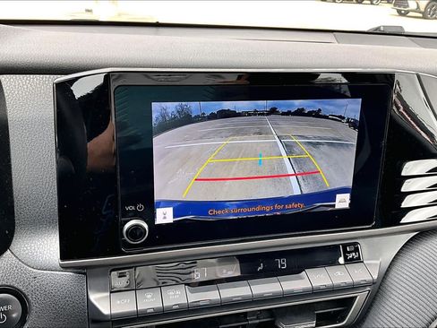 Used 2025 Toyota Camry SE image 27