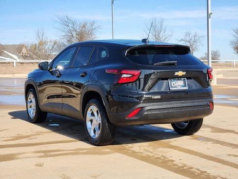 New 2026 Chevrolet Trax LS w/ LS Convenience Package FWD image 7