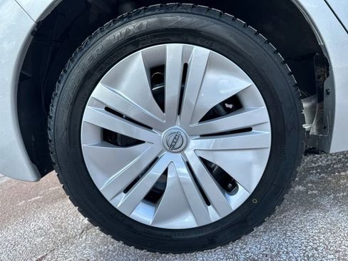 Used 2025 Nissan Leaf S image 29