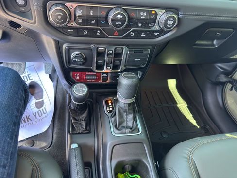 Used 2025 Jeep Gladiator Mojave AWD/4WD image 37