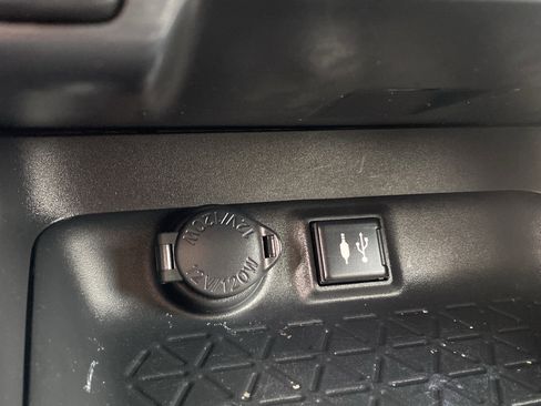 Used 2019 Toyota RAV4 LE image 87